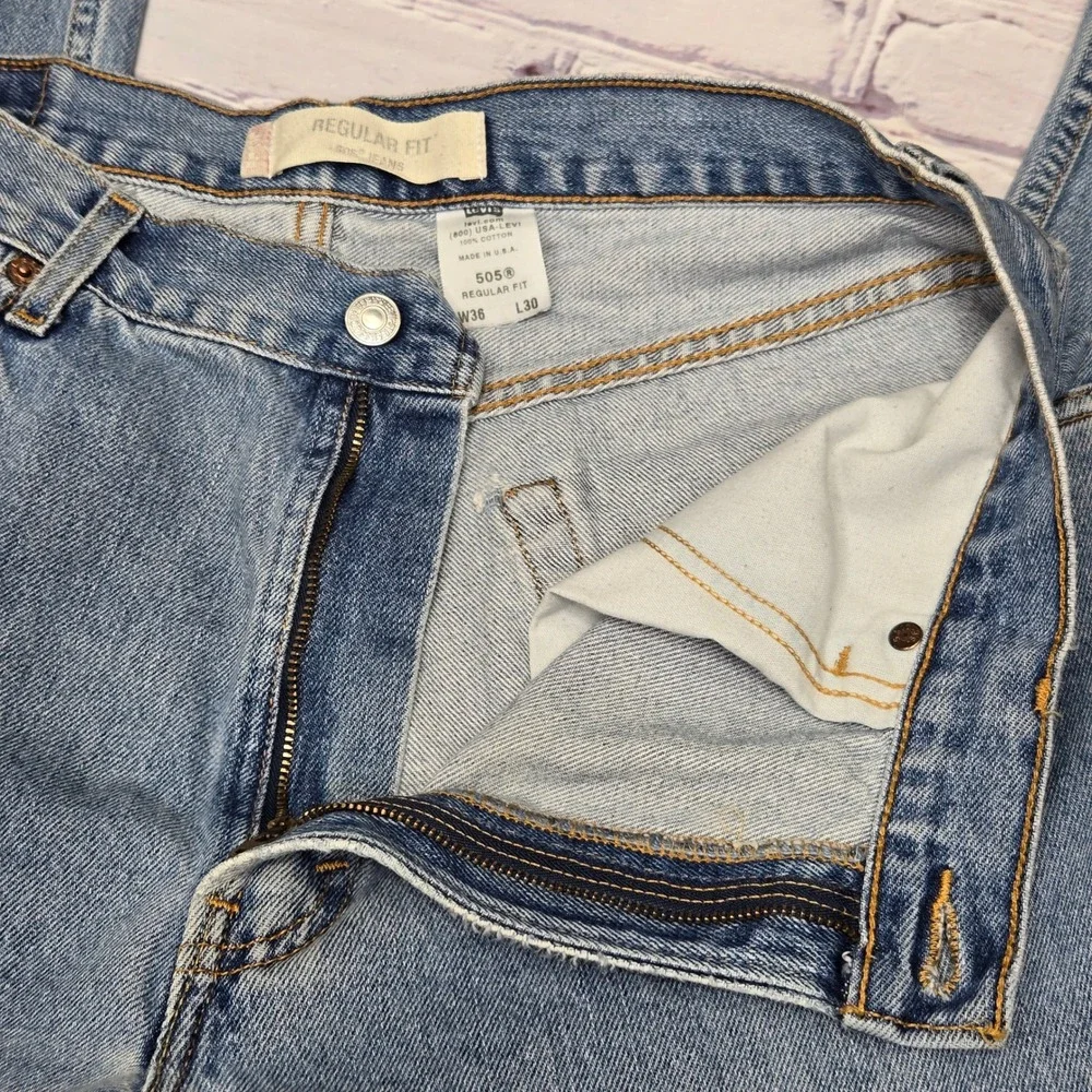 Levis 505 Regular Fit Jeans Mens 36x30 Light Wash Blue Denim Made in USA Vintage